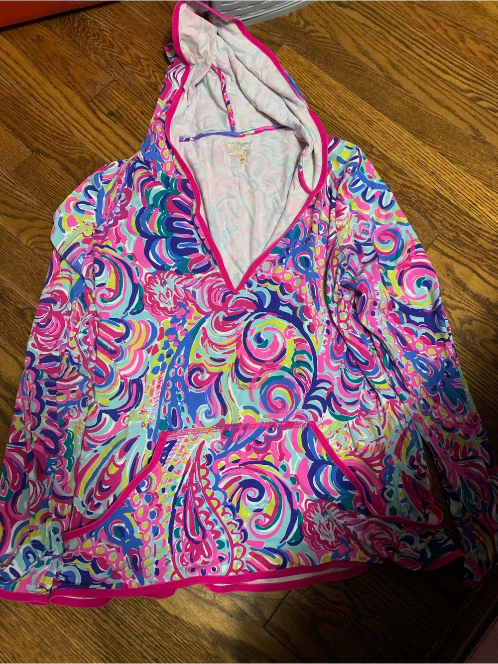 Lilly Pulitzer Gabi Luxletic top UPF 50+ Psychedelic
Sunshine